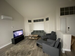 Living area - Full House Fun House (Cathedral City)