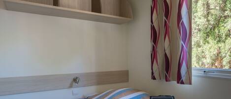 2 soverom, reiseseng for barn, wi-fi (mot et tillegg) og sengetøy