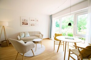 Unclassified image, 2 of 16, button