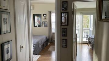 3 bedrooms, in-room safe, desk, iron/ironing board