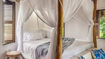 9 Schlafzimmer, Zimmersafe, Schreibtisch, Bügeleisen/Bügelbrett