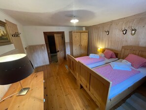 2 habitaciones, tabla de planchar con plancha y wifi gratis 