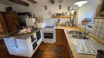 Køleskab, ovn, kogeplade, opvaskemaskine