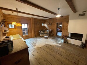 Télévision, cheminée