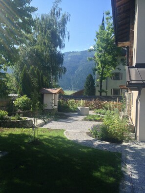 Property grounds - Holiday Apartment "Geigerhaus 500 Jahre - Maisonette" with Mountain View, Shared Terrace & Wi-Fi (Stuhlfelden)