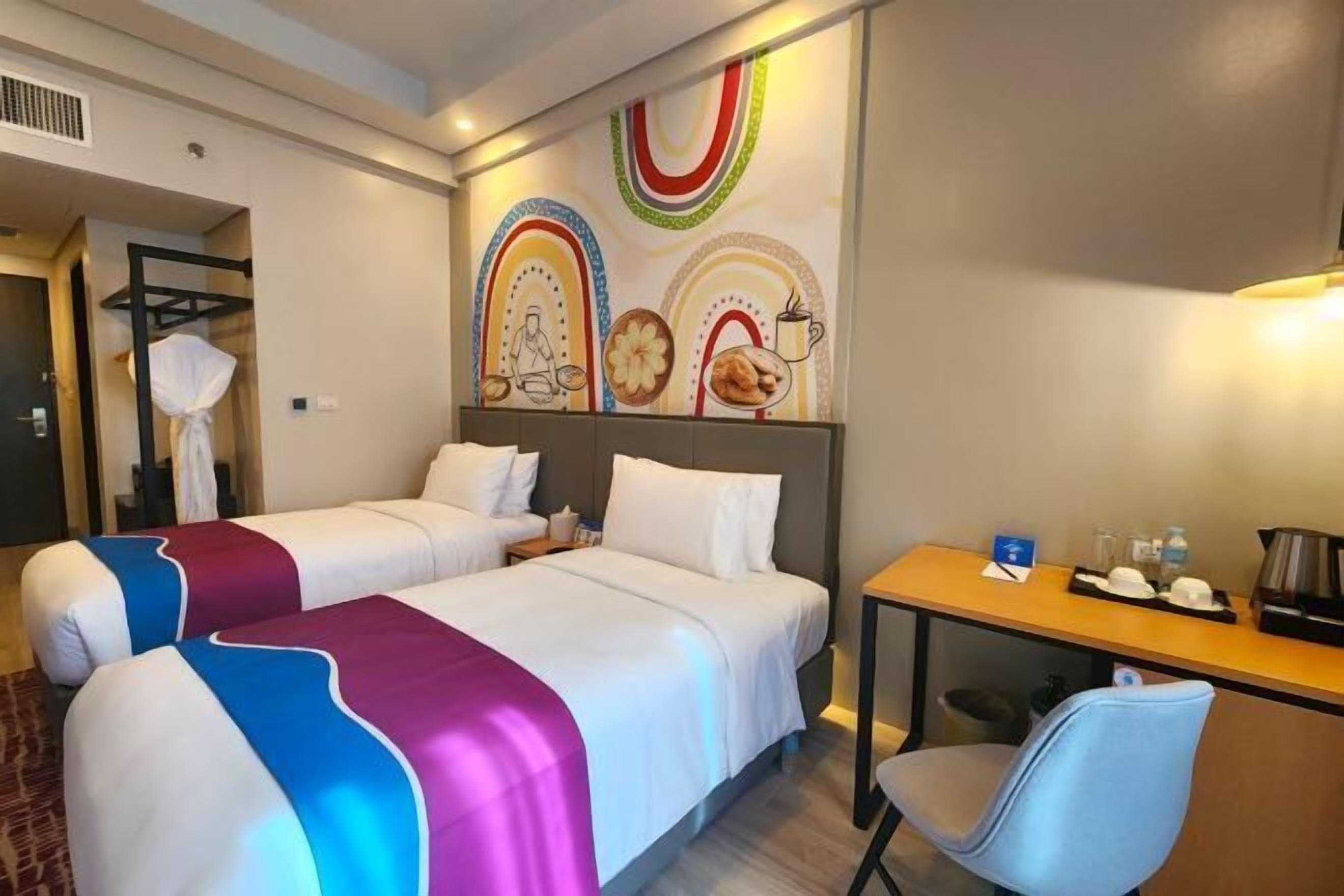 羽毛の掛け布団、ミニバー、デスク、ベビーベッド (無料)