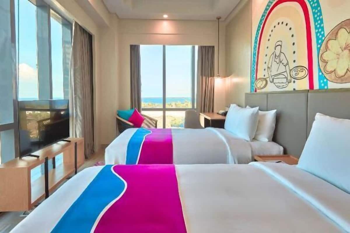 1 bedroom, down duvets, minibar, desk