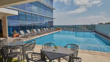 Außenpool, geöffnet von 07:00 Uhr bis 22:00 Uhr, Cabañas (kostenlos)