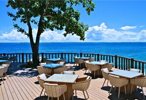 Yksityinen ranta, valkoista hiekkaa, ilmaiset rantakuljetukset