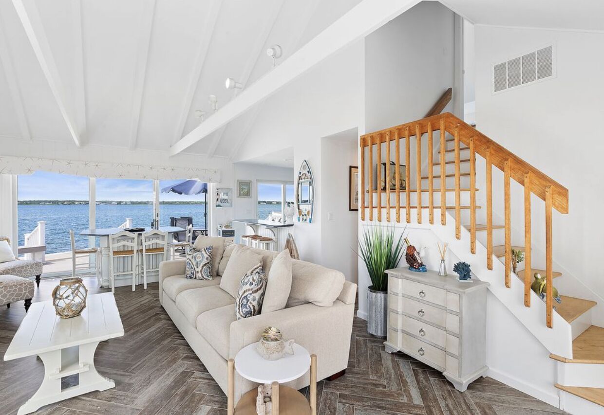 Magnificent Bayfront Beach House