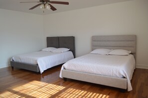 4 bedrooms, desk, free WiFi, bed sheets