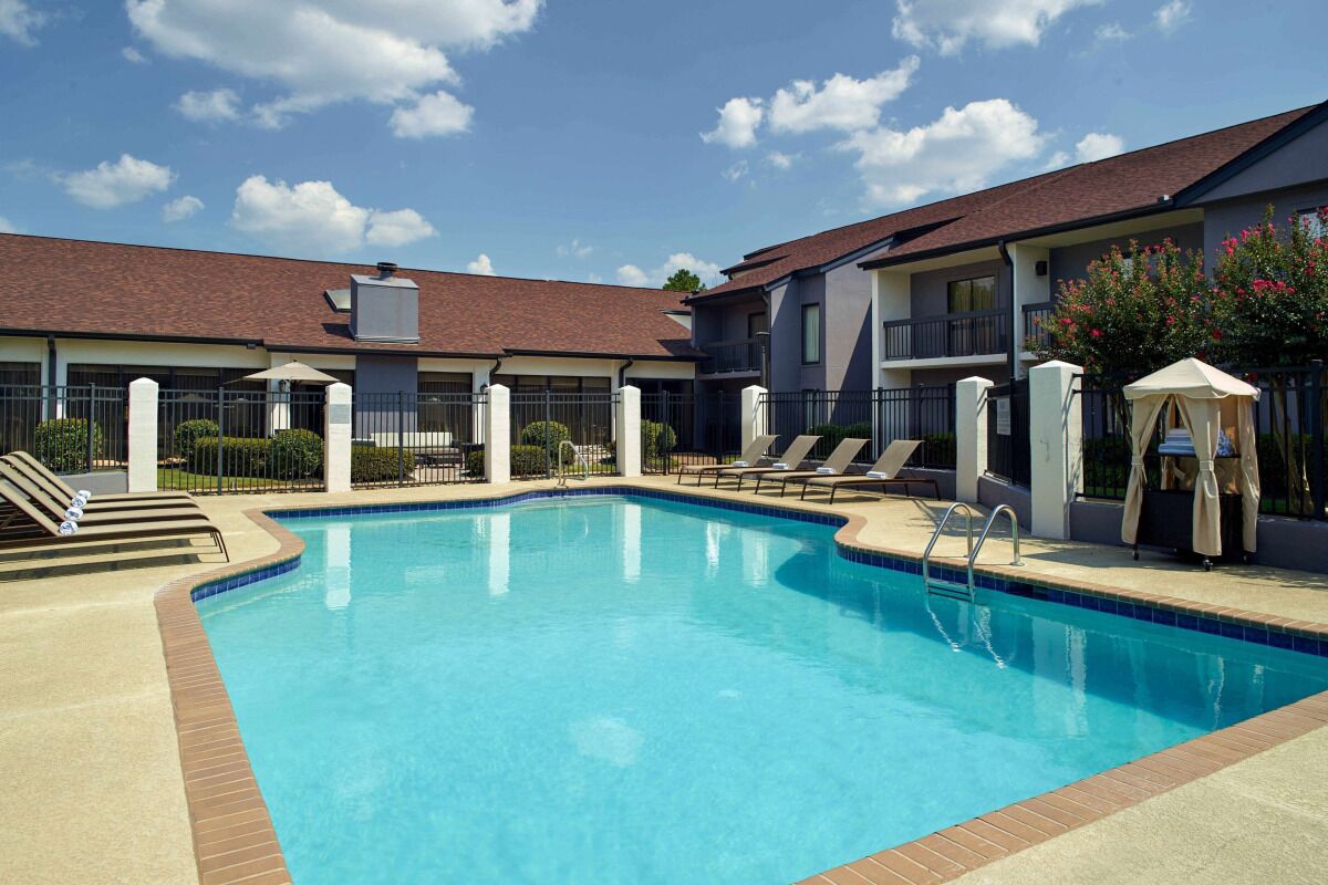 Ideal Mix of Value, Comfort and Convenience! 2 Family-friendly Units, Pool