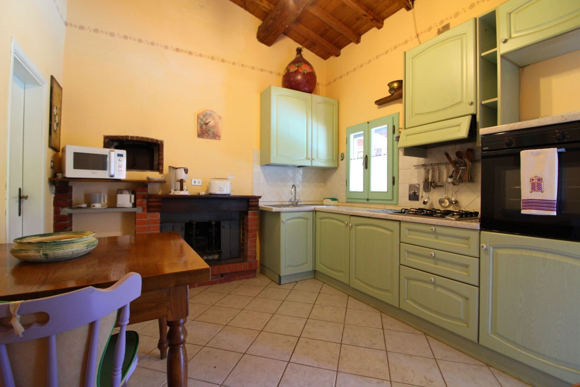 Réfrigérateur, micro-ondes, four, cafetière/bouilloire