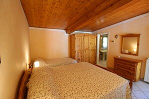 1 Schlafzimmer, B ügeleisen/Bügelbrett, WLAN