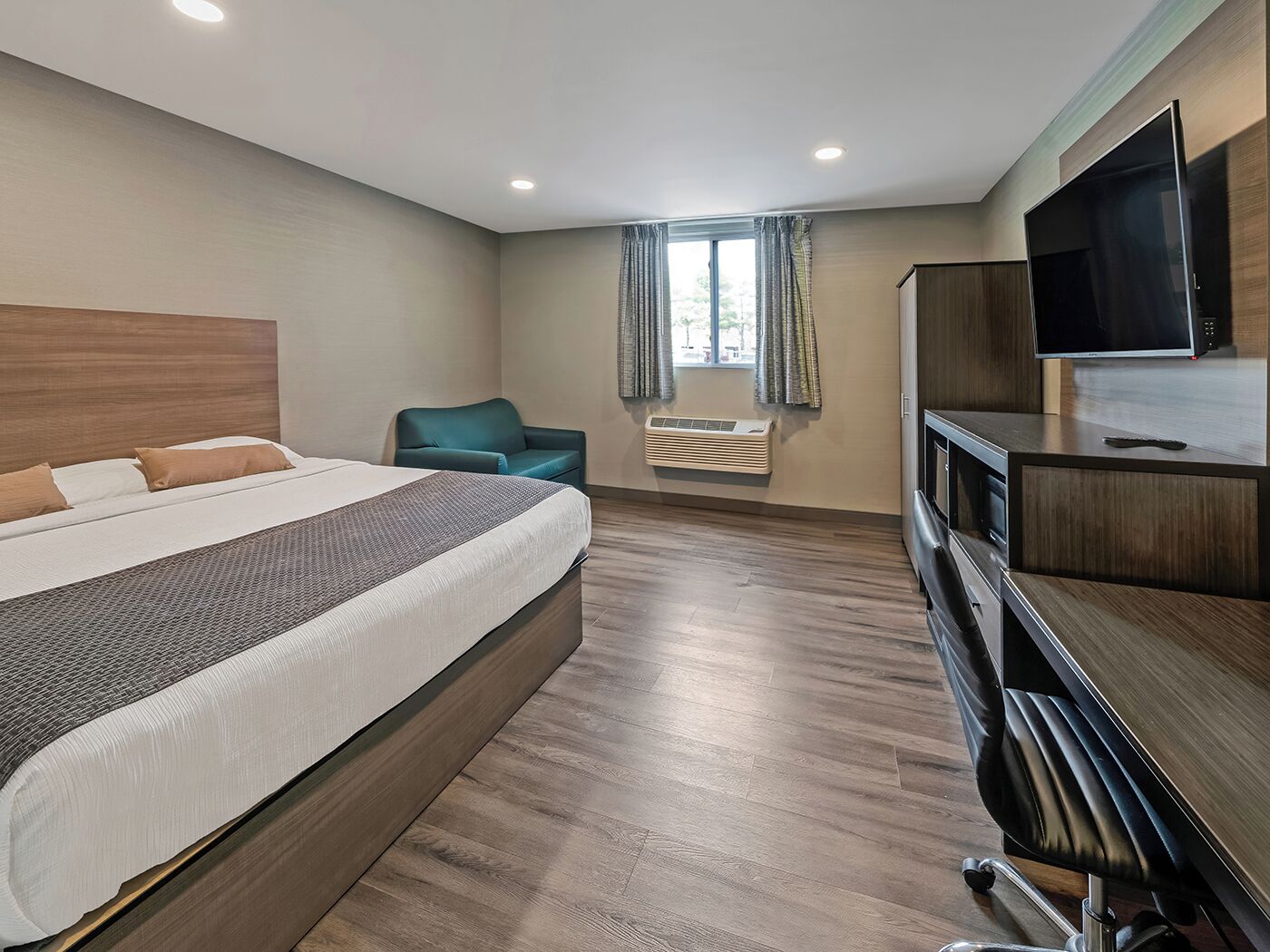 Unit with 1 King Bed