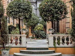Exterior detail - Dreams of the Cathedral * Oasis in Santa Cruz * (Sevilla)