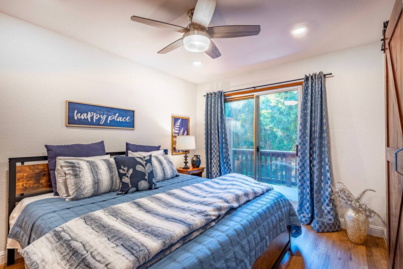 5 bedrooms, desk, iron/ironing board, travel crib
