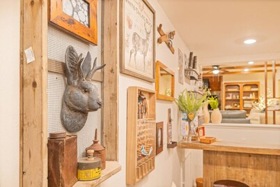 Sugarpine Trailhead Lodge-8 miles from Yosemite-2 Cabins, 6 Bedrooms, Sleeps 18-2 Hot Tubs