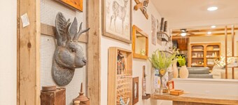 Sugarpine Trailhead Lodge-8 miles from Yosemite-2 Cabins, 6 Bedrooms, Sleeps 18-2 Hot Tubs