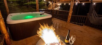 Sugarpine Trailhead Lodge-8 miles from Yosemite-2 Cabins, 6 Bedrooms, Sleeps 18-2 Hot Tubs