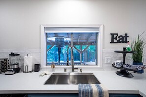 Fridge, microwave, oven, stovetop - Corlieu Falls Cabin in Sugar Pine with Gazebo, Hot tub, fire-pit and front porch bar top (Oakhurst)