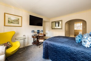 3 slaapkamers, een kluis op de kamer, een bureau