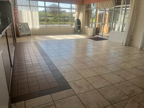 Lobby - Heritage Inn & Suites by Capital O Baton Rouge I 10 (Baton Rouge)