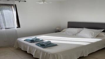 2 chambres, fer et planche Ă repasser, Wi-Fi gratuit, draps fournis