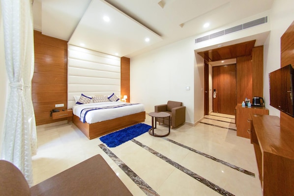 Desk, iron/ironing board, free WiFi, bed sheets - Comfort Hotel Amritsar (Amritsar)