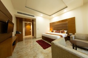 Superior Double Room | Desk, iron/ironing board, free WiFi, bed sheets - Comfort Hotel Amritsar (Amritsar)