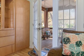 Smart TV - Dog Friendly w/ Fenced Backyard - Golf Cart Included - Hot Tub - Fire Pit (Oak Island)