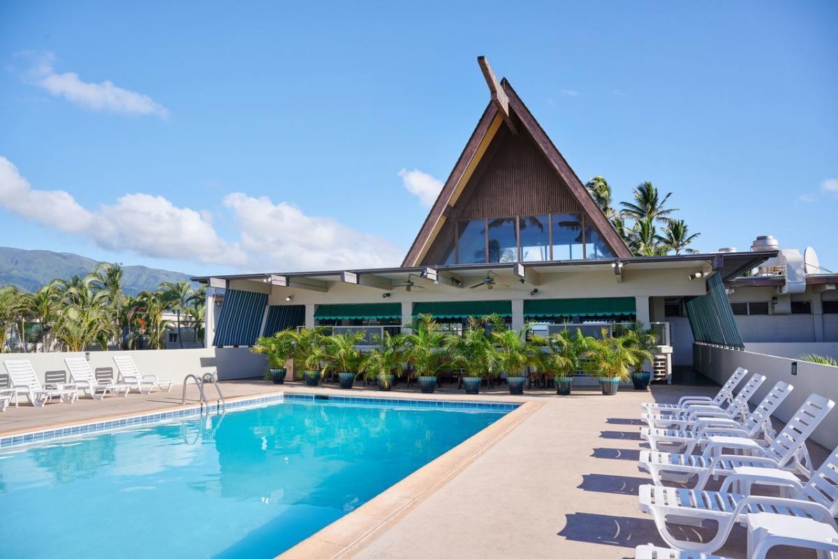 An Adventure Awaits! 4 Gorgeous Ocean View Units! Pet-Friendly, Pool
