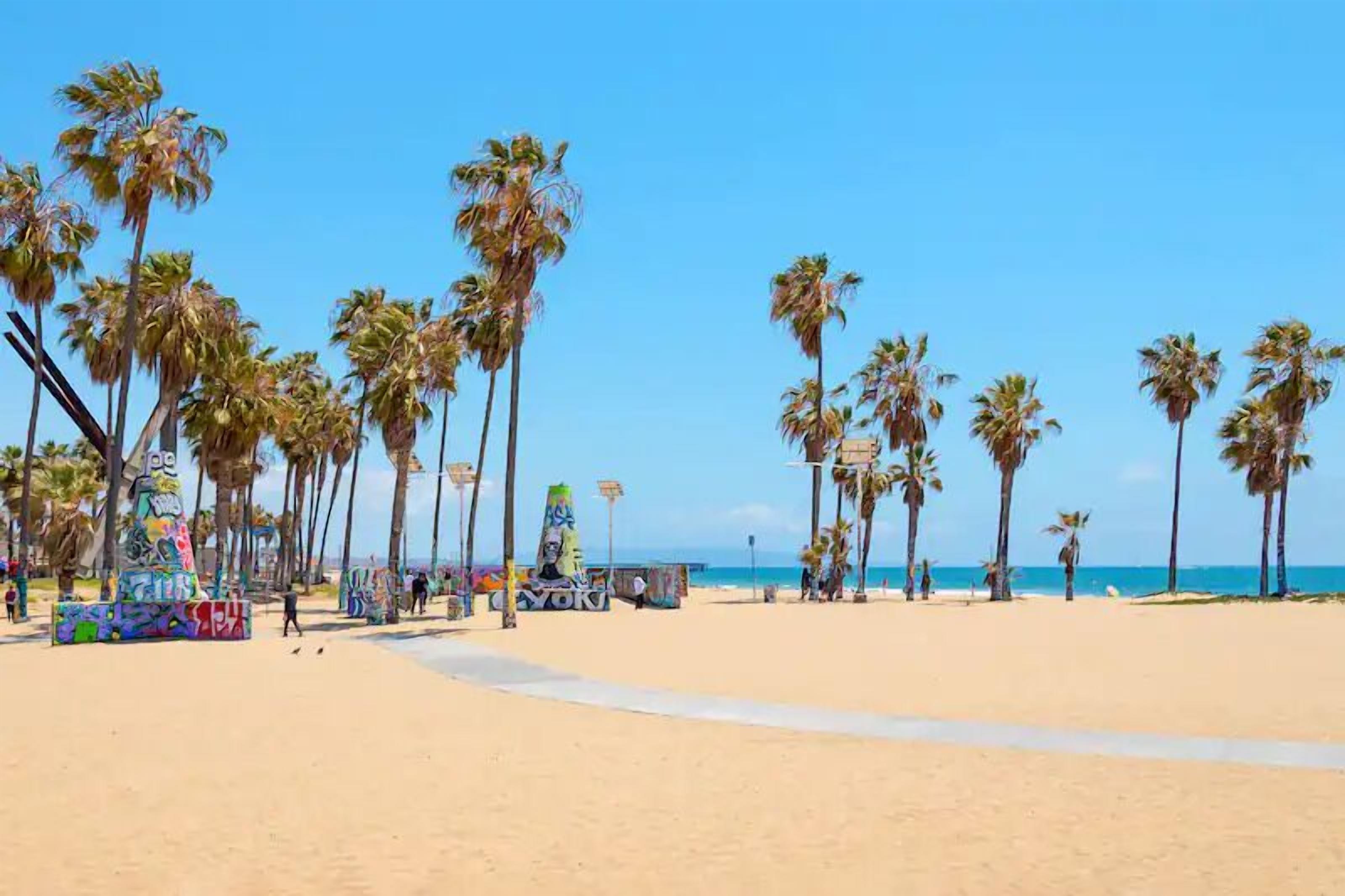 Home Away from Home, Spacious Unit, Minutes to the Beach