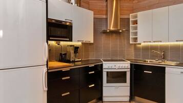 Fridge, microwave, dishwasher, cookware/dishes/utensils