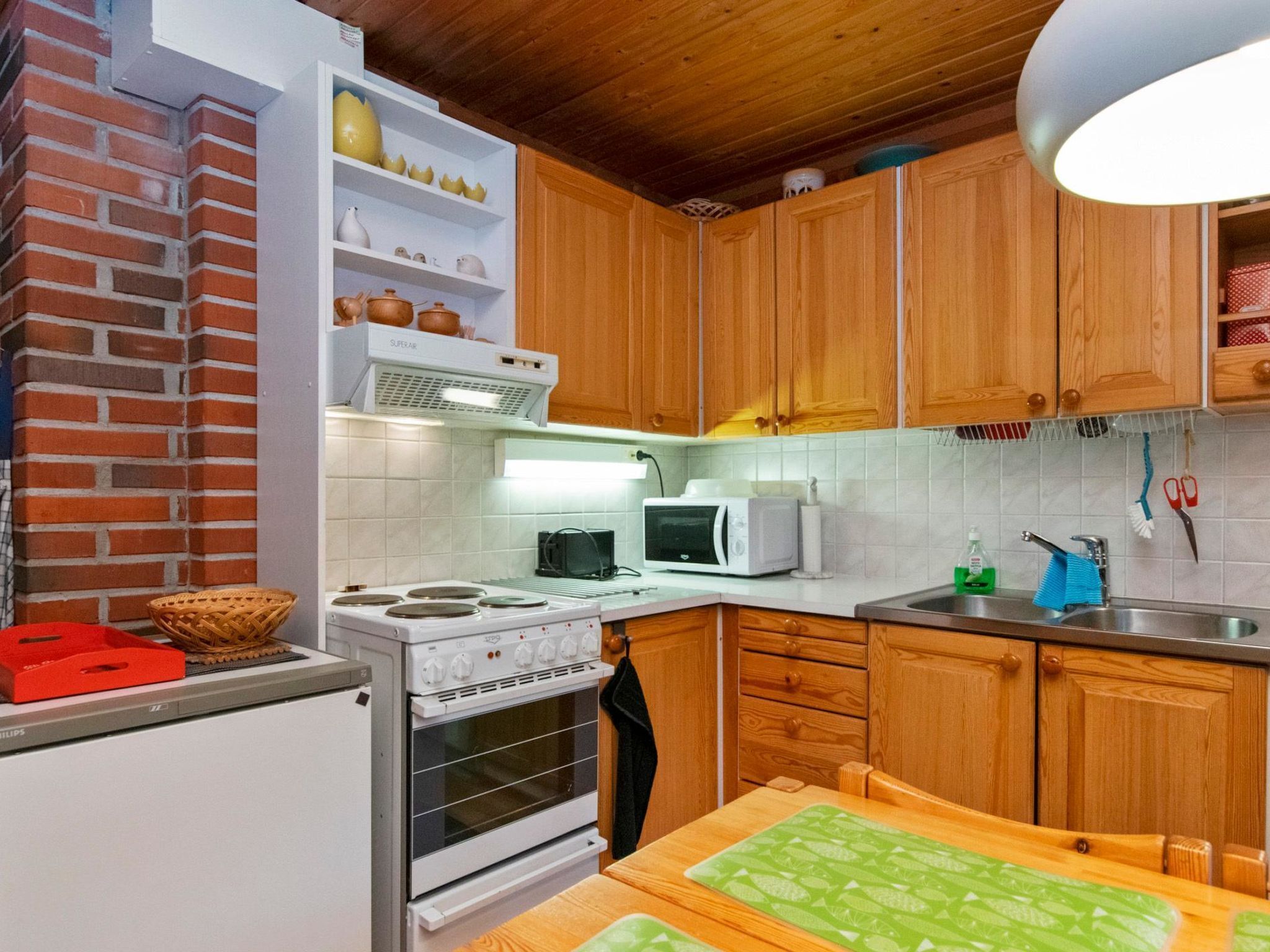 Jääkaappi, mikroaaltouuni, astianpesukone