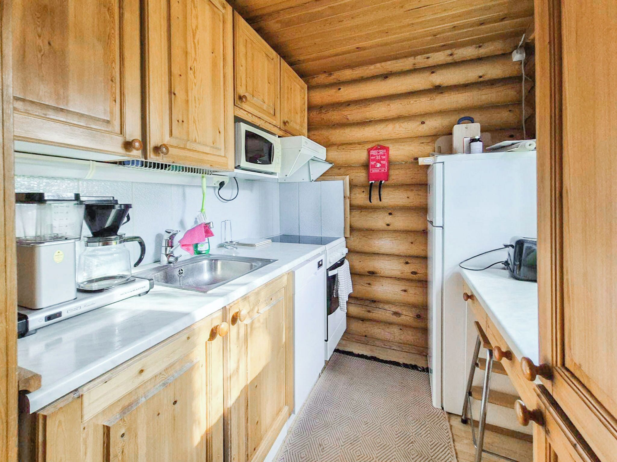 Fridge, microwave, dishwasher, cookware/dishes/utensils