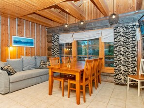 TV - Joikupirtti a by Interhome (Pelkosenniemi)