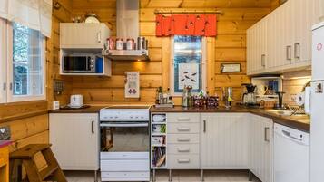 Fridge, microwave, dishwasher, cookware/dishes/utensils