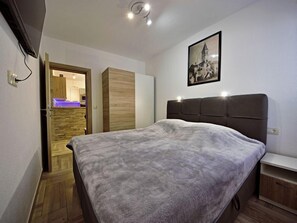 5 Schlafzimmer, Bügeleisen/Bügelbrett, WLAN