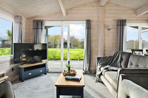 Smart TV - Chestnut Lodge - Hot Tub - Pet Friendly - Free Parking & WiFi - Golf Course (Exeter)