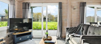 Chestnut Lodge - Pet Friendly - Free Parking & WiFi
