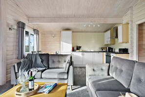 Smart TV - Chestnut Lodge - Hot Tub - Pet Friendly - Free Parking & WiFi - Golf Course (Exeter)