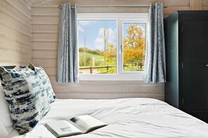 2 slaapkamers, een strijkplank/strijkijzer, internet, beddengoed