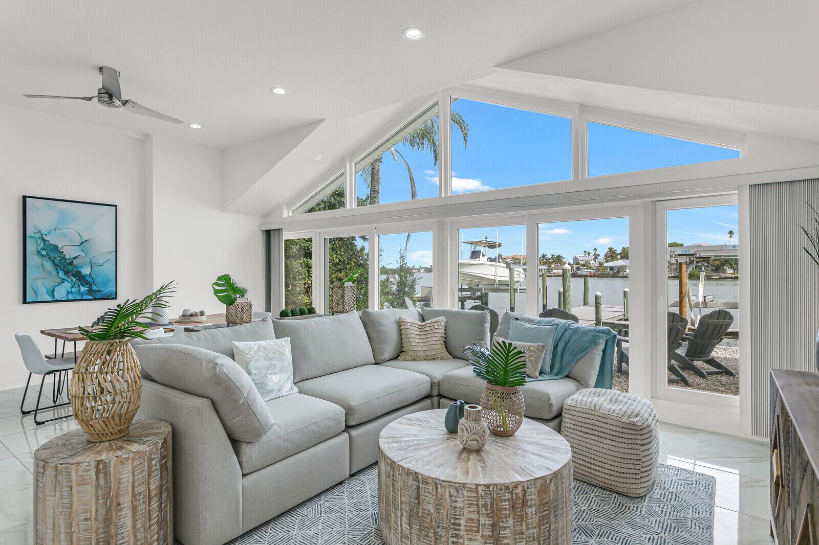 Smart TV, fireplace, table football, ping pong