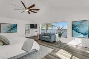 3 bedrooms, desk, iron/ironing board, travel crib