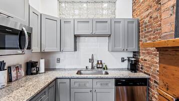 Fridge, microwave, oven, dishwasher