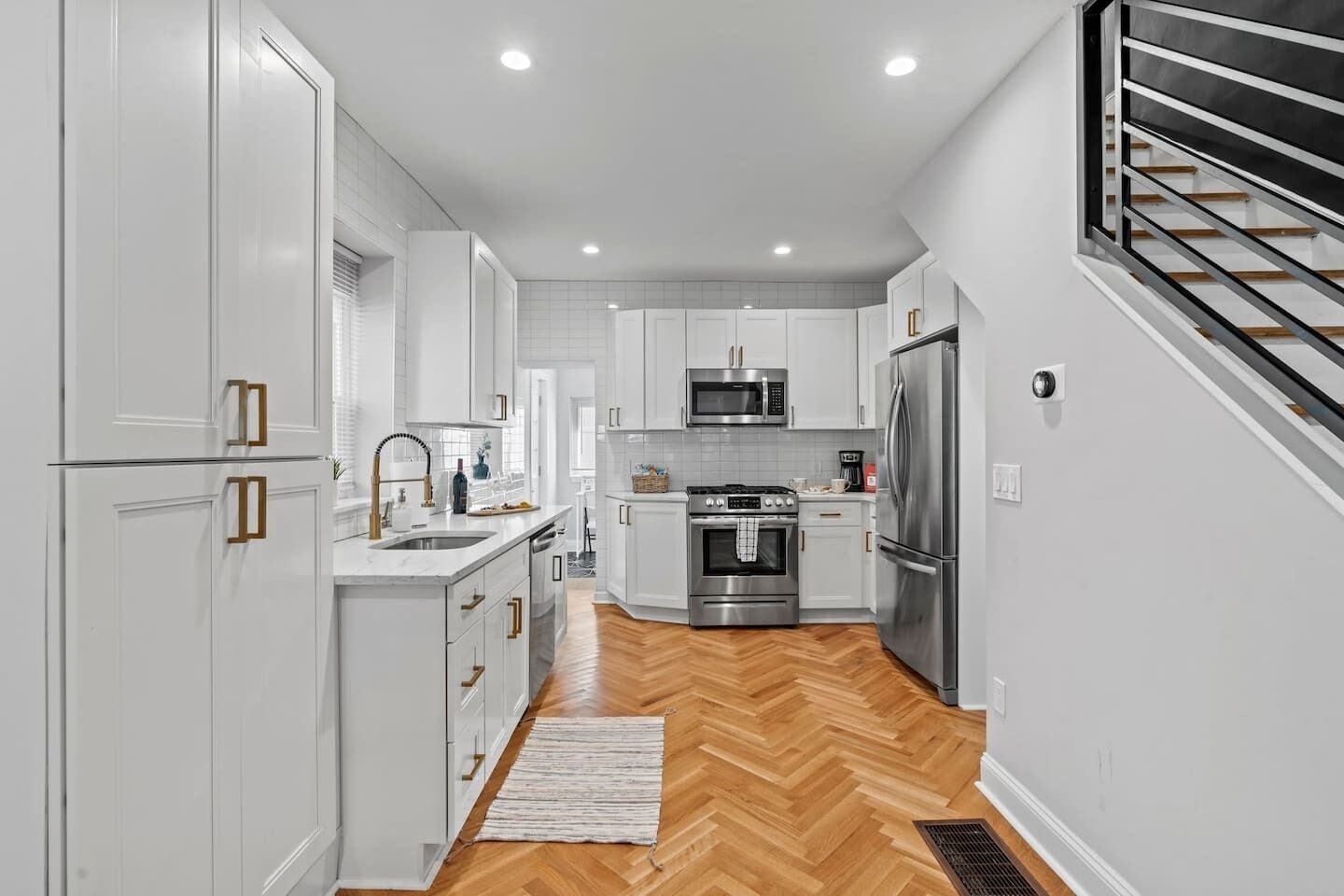 Refrigerador, microondas, horno y parrilla de estufa 