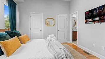 3 bedrooms, in-room safe, desk, iron/ironing board