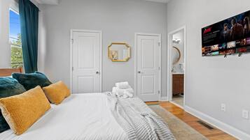 3 slaapkamers, een kluis op de kamer, een bureau