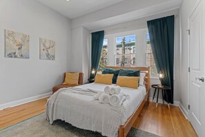 3 bedrooms, in-room safe, desk, iron/ironing board